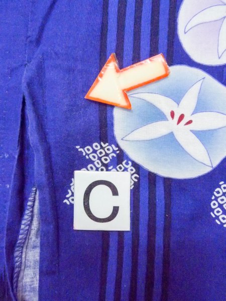 画像16: O0301D 女性用浴衣（海外製）  綿 深い青, 花 【中古】【USED】【リサイクル】 ★★★☆☆【O0301D】 (16)