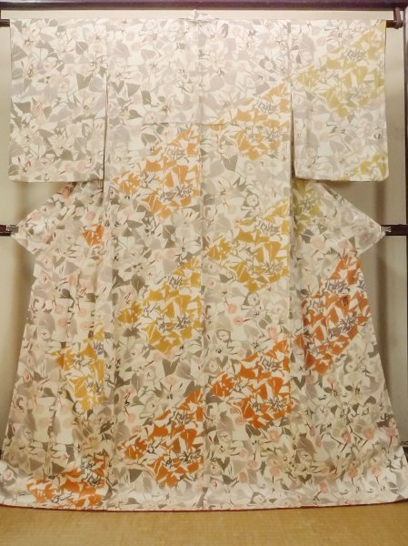画像1: O0312I 女性用小紋  シルク（正絹） 薄いオフ　ホワイト, 葉 【中古】【USED】【リサイクル】 ★★★☆☆【O0312I】 (1)