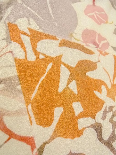 画像10: O0312I 女性用小紋  シルク(正絹) 薄いオフ ホワイト, 葉 【中古】【USED】【リサイクル】 ★★★☆☆【O0312I】 (10)