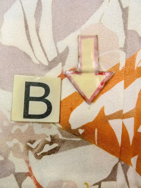 画像16: O0312I 女性用小紋  シルク(正絹) 薄いオフ ホワイト, 葉 【中古】【USED】【リサイクル】 ★★★☆☆【O0312I】 (16)