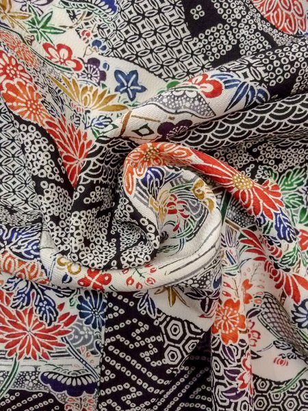 画像12: O0312J 女性用小紋  シルク(正絹) 黒, 桜 【中古】【USED】【リサイクル】 ★★★☆☆【O0312J】 (12)