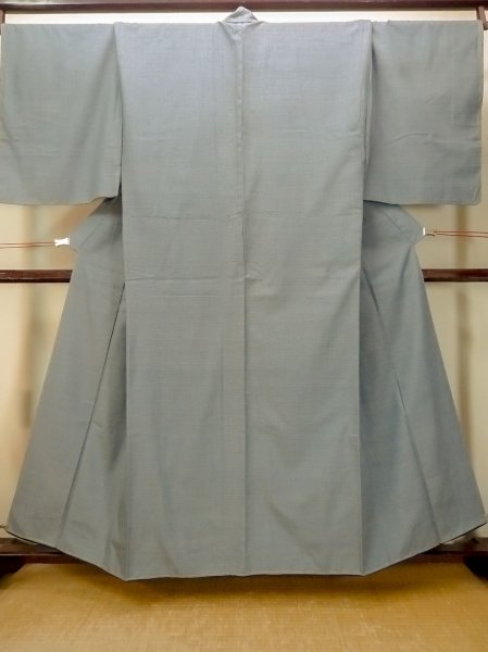 画像1: O0312M 男性用着物 結城紬 シルク（正絹） 淡い灰色, 亀甲 【中古】【USED】【リサイクル】 ★★★☆☆【O0312M】 (1)
