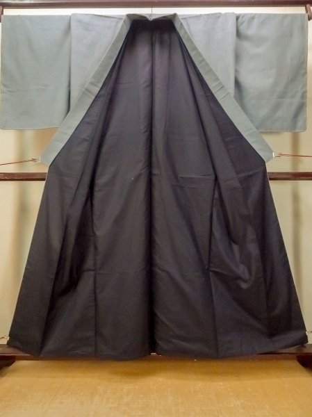 画像2: O0312M 男性用着物 結城紬 シルク（正絹） 淡い灰色, 亀甲 【中古】【USED】【リサイクル】 ★★★☆☆【O0312M】 (2)