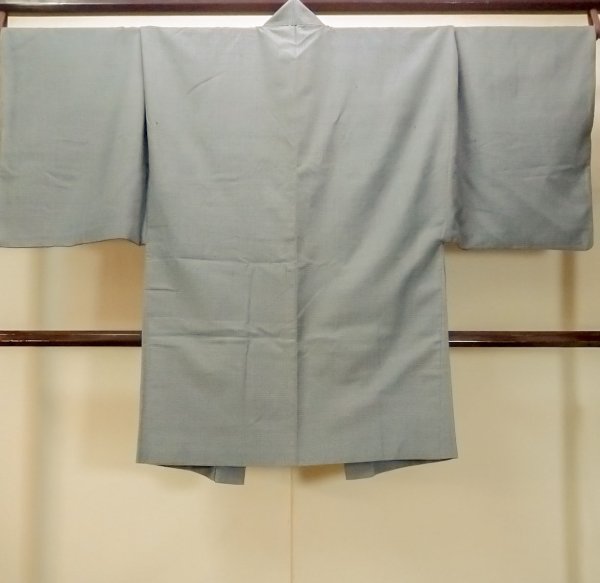 画像2: O0312N 男性用羽織 結城紬 シルク（正絹） 淡い灰色, 亀甲 【中古】【USED】【リサイクル】 ★★★☆☆【O0312N】 (2)