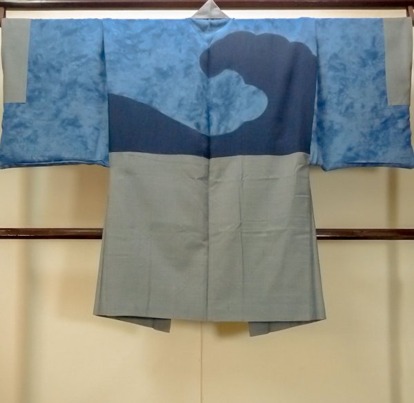 画像3: O0312N 男性用羽織 結城紬 シルク（正絹） 淡い灰色, 亀甲 【中古】【USED】【リサイクル】 ★★★☆☆【O0312N】 (3)