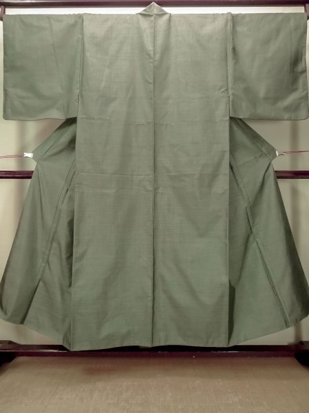 画像1: O0312Q 男性用着物 大島紬 シルク（正絹） 灰色, 亀甲 【中古】【USED】【リサイクル】 ★★★☆☆【O0312Q】 (1)