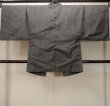 画像2: O0312T 男性用羽織 大島紬 シルク（正絹） 黒, 縞 【中古】【USED】【リサイクル】 ★★★★☆【O0312T】 (2)