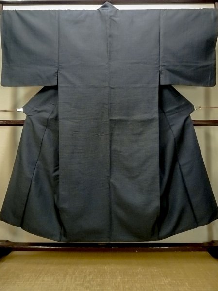 画像1: O0312U 男性用着物  シルク（正絹） 深い藍, 亀甲 【中古】【USED】【リサイクル】 ★★★☆☆【O0312U】 (1)