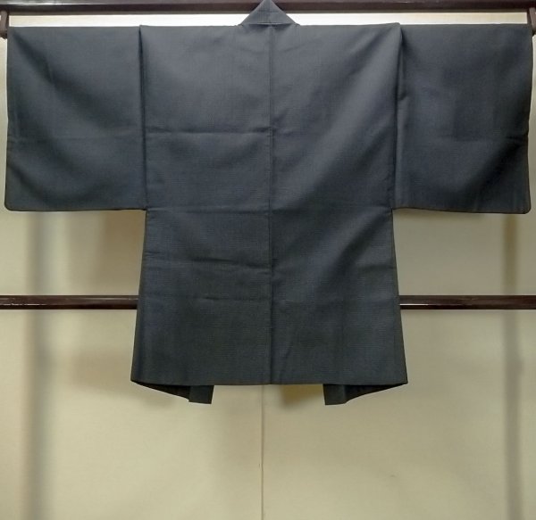 画像2: O0312V 男性用羽織  シルク（正絹） 深い藍, 亀甲 【中古】【USED】【リサイクル】 ★★☆☆☆【O0312V】 (2)