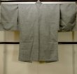 画像2: O0312X 男性用羽織 結城紬 シルク（正絹） 薄い灰色,  【中古】【USED】【リサイクル】 ★★★★☆【O0312X】 (2)
