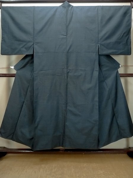 画像1: O0313A 男性用着物 大島紬 シルク（正絹） 紺, 亀甲 【中古】【USED】【リサイクル】 ★★★☆☆【O0313A】 (1)