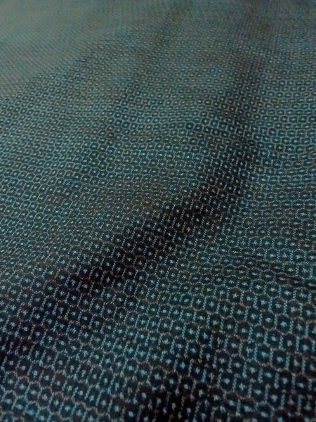 画像5: O0313A 男性用着物 大島紬 シルク（正絹） 紺, 亀甲 【中古】【USED】【リサイクル】 ★★★☆☆【O0313A】 (5)