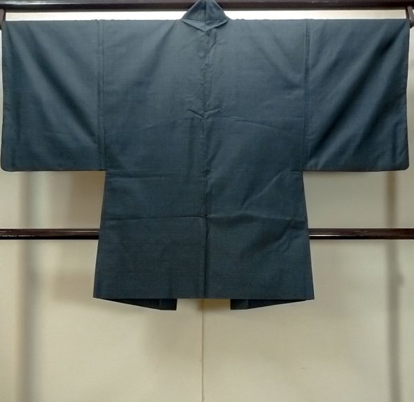画像2: O0313B 男性用羽織 大島紬 シルク（正絹） 紺, 亀甲 【中古】【USED】【リサイクル】 ★★★☆☆【O0313B】 (2)