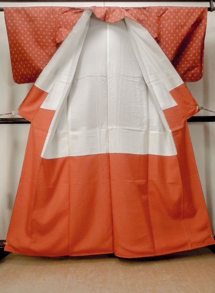 画像2: O0328A 女性用紬  シルク(正絹) 鮮やか朱赤, 十字 【中古】【USED】【リサイクル】 ★★★★☆【O0328A】 (2)