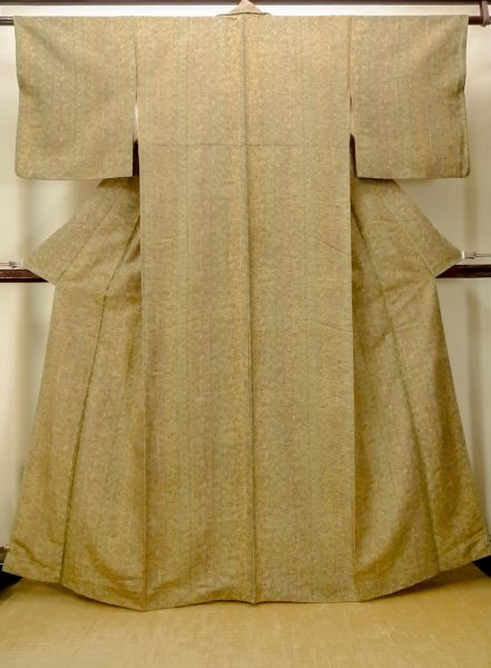 画像1: O0328B 女性用紬  シルク（正絹） 灰色がかった緑色, 唐花 【中古】【USED】【リサイクル】 ★★★☆☆【O0328B】 (1)