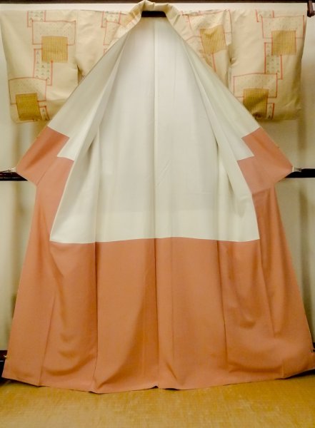 画像2: O0328C 女性用紬  シルク(正絹) ベージュ, 四角 【中古】【USED】【リサイクル】 ★★★☆☆【O0328C】 (2)