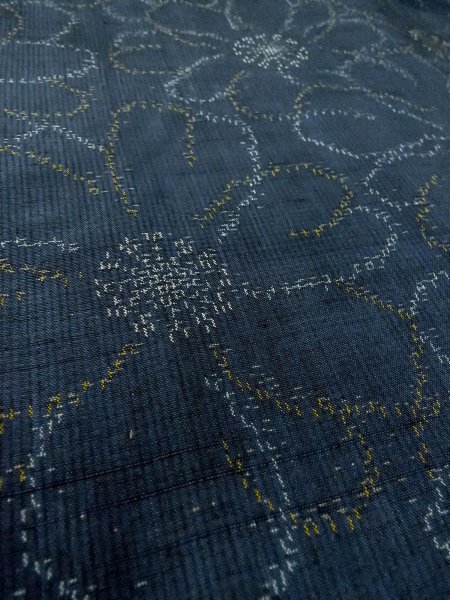 画像10: O0328D 女性用紬 十日町紬 シルク(正絹) 紺, 菊 【中古】【USED】【リサイクル】 ★★★☆☆【O0328D】 (10)