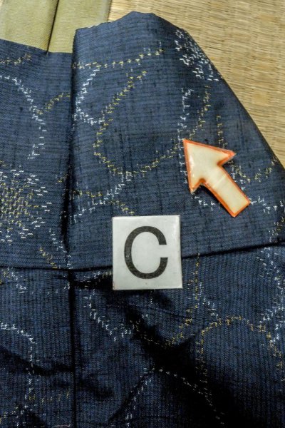 画像16: O0328D 女性用紬 十日町紬 シルク(正絹) 紺, 菊 【中古】【USED】【リサイクル】 ★★★☆☆【O0328D】 (16)