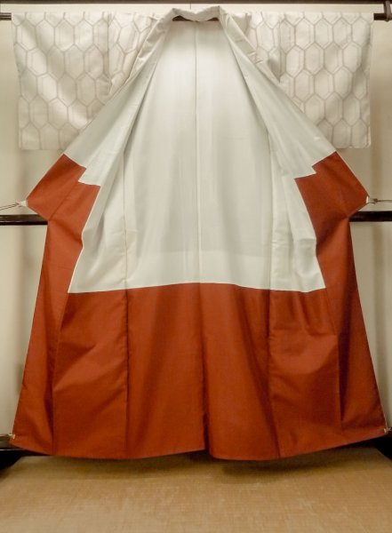 画像2: O0328I 女性用紬  シルク(正絹) アイボリー, 亀甲 【中古】【USED】【リサイクル】 ★★★☆☆【O0328I】 (2)