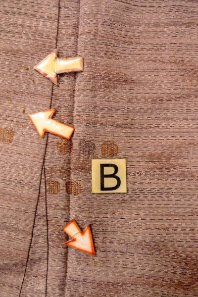 画像15: O0328J 女性用紬  シルク(正絹) 灰色がかった桃色, 流水 【中古】【USED】【リサイクル】 ★★☆☆☆【O0328J】 (15)