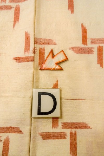 画像17: O0328K 女性用紬  シルク(正絹) アイボリー, 抽象的模様 【中古】【USED】【リサイクル】 ★★★☆☆【O0328K】 (17)