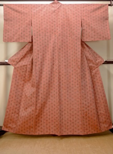 画像1: O0328L 女性用紬  シルク（正絹） 朱赤, 麻の葉 【中古】【USED】【リサイクル】 ★★★★☆【O0328L】 (1)