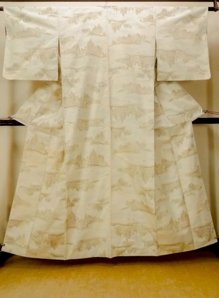 画像1: O0328O 女性用紬 十日町紬 シルク（正絹） 薄いオフ　ホワイト, 木 【中古】【USED】【リサイクル】 ★★☆☆☆【O0328O】 (1)