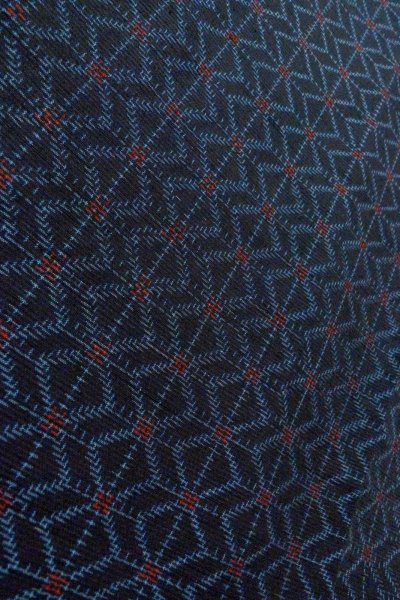 画像8: O0328Q 女性用紬 十日町紬 シルク（正絹） 深い藍, 幾何学模様 【中古】【USED】【リサイクル】 ★★★☆☆【O0328Q】 (8)