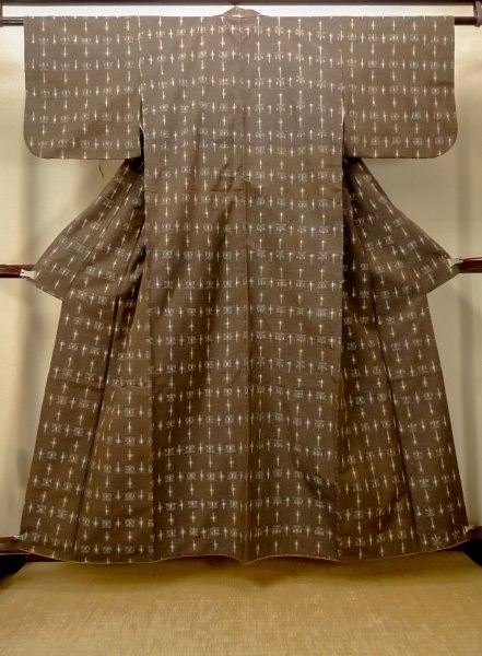 画像1: O0328T 女性用紬  シルク（正絹） 深い茶色, 抽象的模様 【中古】【USED】【リサイクル】 ★★★★☆【O0328T】 (1)