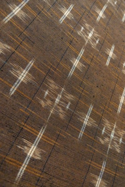 画像9: O0328T 女性用紬  シルク（正絹） 深い茶色, 抽象的模様 【中古】【USED】【リサイクル】 ★★★★☆【O0328T】 (9)