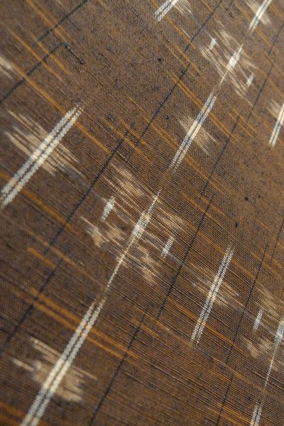 画像10: O0328T 女性用紬  シルク（正絹） 深い茶色, 抽象的模様 【中古】【USED】【リサイクル】 ★★★★☆【O0328T】 (10)