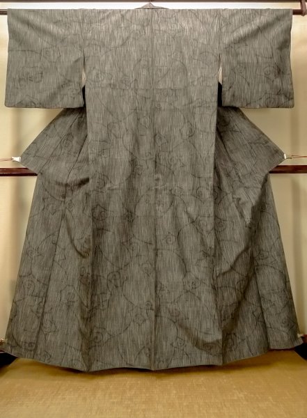 画像1: O0328U 女性用紬  シルク（正絹） 深い藍, 抽象的模様 【中古】【USED】【リサイクル】 ★★★★☆【O0328U】 (1)