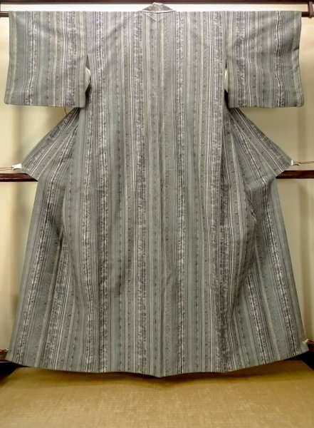 画像1: O0328V 女性用紬  シルク（正絹） 灰色, 花 【中古】【USED】【リサイクル】 ★★☆☆☆【O0328V】 (1)