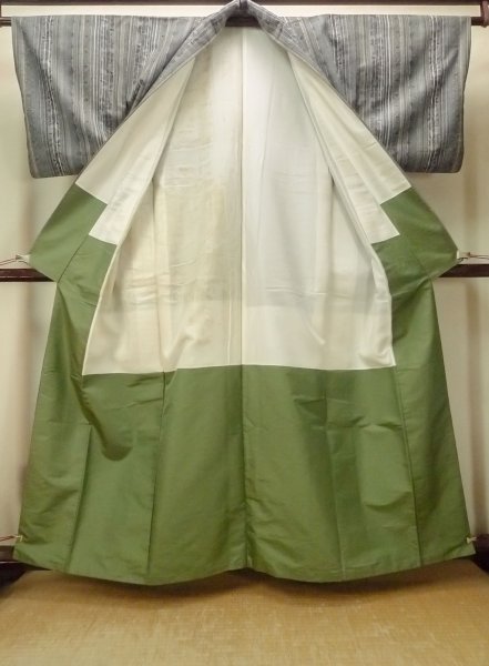 画像2: O0328V 女性用紬  シルク（正絹） 灰色, 花 【中古】【USED】【リサイクル】 ★★☆☆☆【O0328V】 (2)