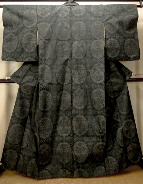 画像1: O0328W 女性用紬  シルク（正絹） 深い灰色, 更紗 【中古】【USED】【リサイクル】 ★★★★☆【O0328W】 (1)