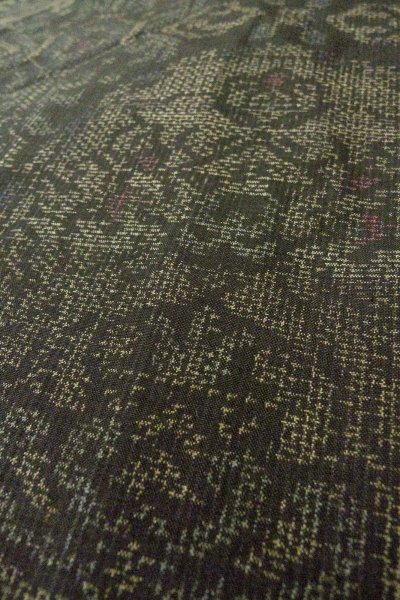 画像8: O0328W 女性用紬  シルク（正絹） 深い灰色, 更紗 【中古】【USED】【リサイクル】 ★★★★☆【O0328W】 (8)