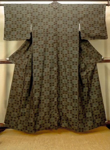 画像1: O0328X 女性用紬  シルク（正絹） 紫み灰色, 花 【中古】【USED】【リサイクル】 ★★★☆☆【O0328X】 (1)