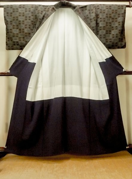 画像2: O0328X 女性用紬  シルク（正絹） 紫み灰色, 花 【中古】【USED】【リサイクル】 ★★★☆☆【O0328X】 (2)