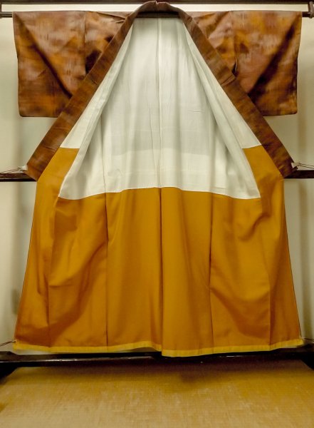 画像2: O0328Z 女性用紬  シルク（正絹） 茶色, ぼかし 【中古】【USED】【リサイクル】 ★★★★☆【O0328Z】 (2)