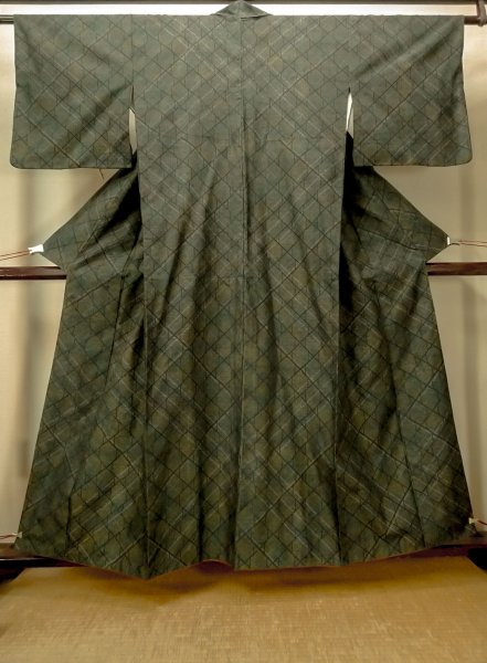 画像1: O0329A 女性用紬 十日町紬 シルク（正絹） 深い緑色, 菱 【中古】【USED】【リサイクル】 ★★★★☆【O0329A】 (1)