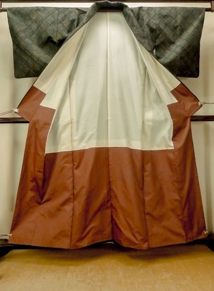 画像2: O0329A 女性用紬 十日町紬 シルク（正絹） 深い緑色, 菱 【中古】【USED】【リサイクル】 ★★★★☆【O0329A】 (2)