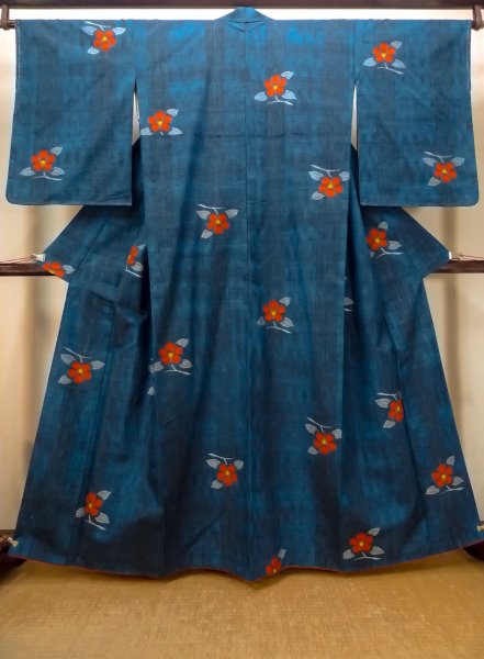画像1: O0329D 女性用紬  シルク（正絹） 藍, 椿 【中古】【USED】【リサイクル】 ★★★★☆【O0329D】 (1)