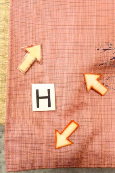 画像21: O0329E 女性用紬  シルク（正絹） 薄い珊瑚色, もみじ 【中古】【USED】【リサイクル】 ★★☆☆☆【O0329E】 (21)