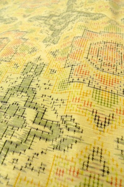 画像5: O0329F 女性用紬  シルク（正絹） 淡い黄色, 花 【中古】【USED】【リサイクル】 ★★★★☆【O0329F】 (5)