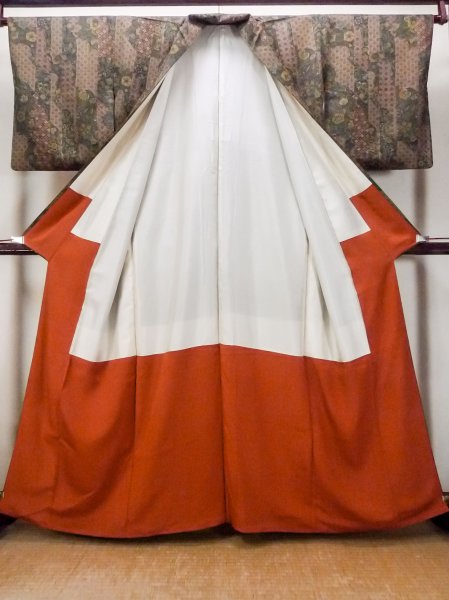 画像2: O0419F 女性用小紋  シルク（正絹） 茶色, 唐花 【中古】【USED】【リサイクル】 ★★★★☆【O0419F】 (2)