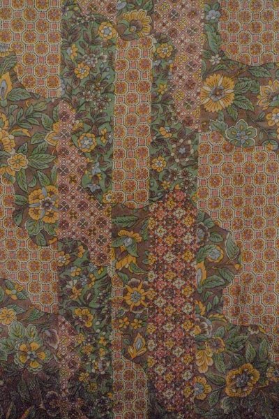 画像4: O0419F 女性用小紋  シルク（正絹） 茶色, 唐花 【中古】【USED】【リサイクル】 ★★★★☆【O0419F】 (4)