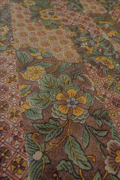 画像9: O0419F 女性用小紋  シルク（正絹） 茶色, 唐花 【中古】【USED】【リサイクル】 ★★★★☆【O0419F】 (9)