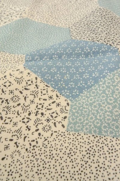 画像9: O0419H 女性用小紋  シルク（正絹） オフ　ホワイト, 花 【中古】【USED】【リサイクル】 ★★☆☆☆【O0419H】 (9)