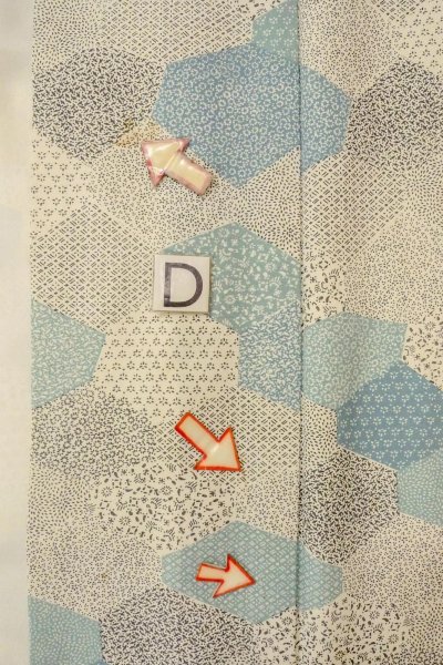 画像17: O0419H 女性用小紋  シルク（正絹） オフ　ホワイト, 花 【中古】【USED】【リサイクル】 ★★☆☆☆【O0419H】 (17)