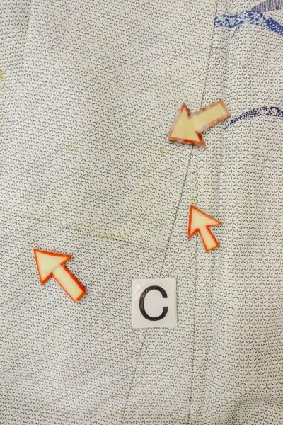 画像16: O0419I 女性用小紋  シルク（正絹） オフ　ホワイト, 芝草 【中古】【USED】【リサイクル】 ★☆☆☆☆【O0419I】 (16)